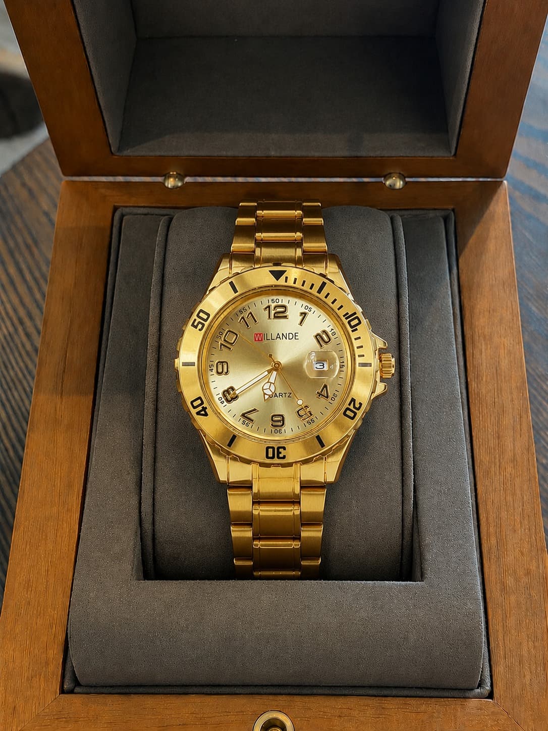 WILLANDE Men's Chronograph Style Watch - Gold